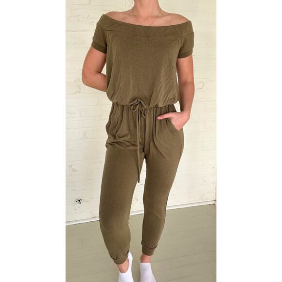 Olive green off-shoulder jumpsuit WITH POCKETS - Picture 1 of 8